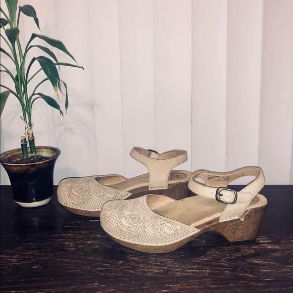 Floral closed toe Sam sandal - Picture 3 of 4